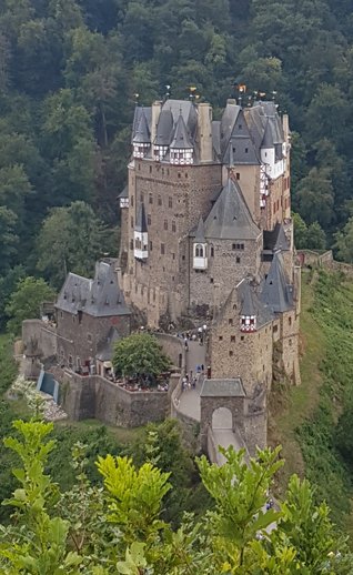 Burg Eltz, 5km vom Haus Moselblick in Hatzenport entfernt